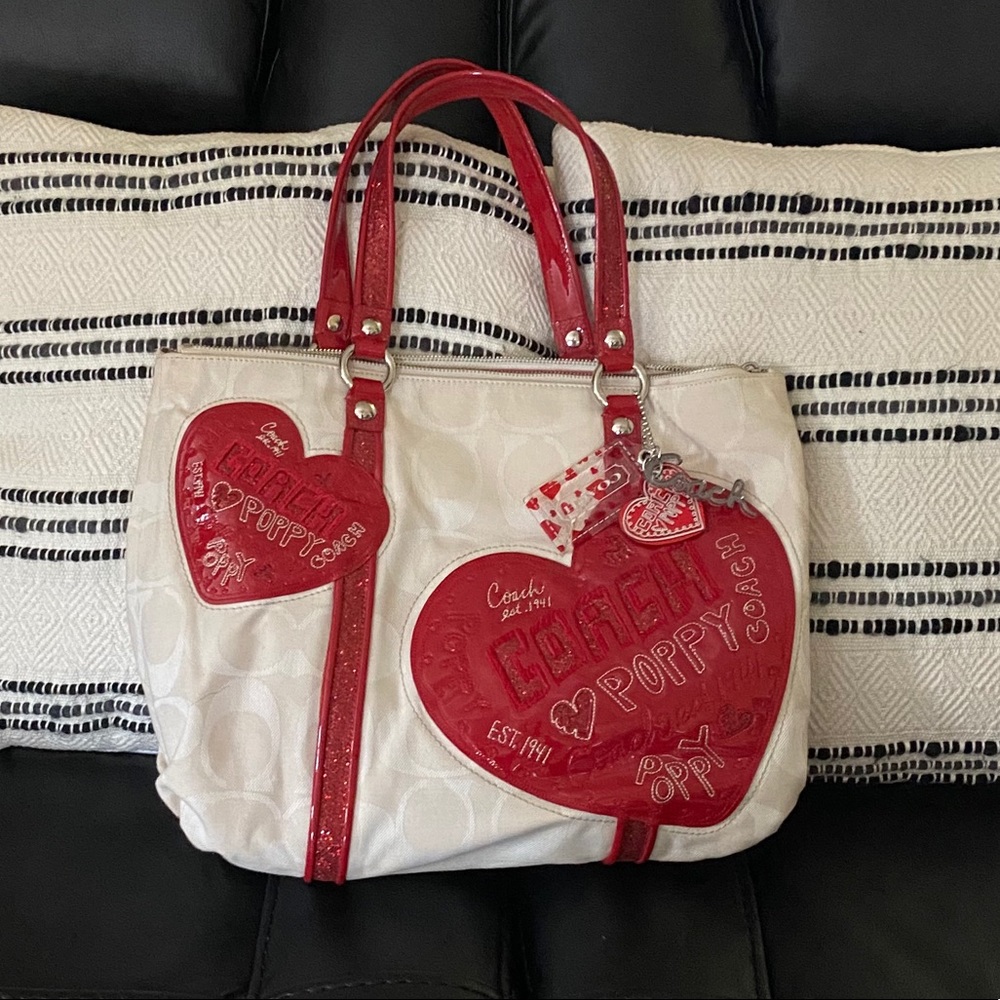 COACH SIGNATURE POPPY HEART GLAM TOTE